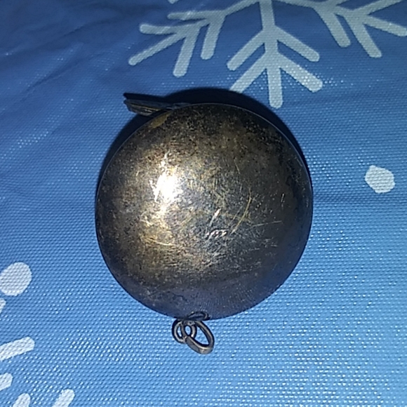 Religous locket stamped on back - Picture 5 of 5